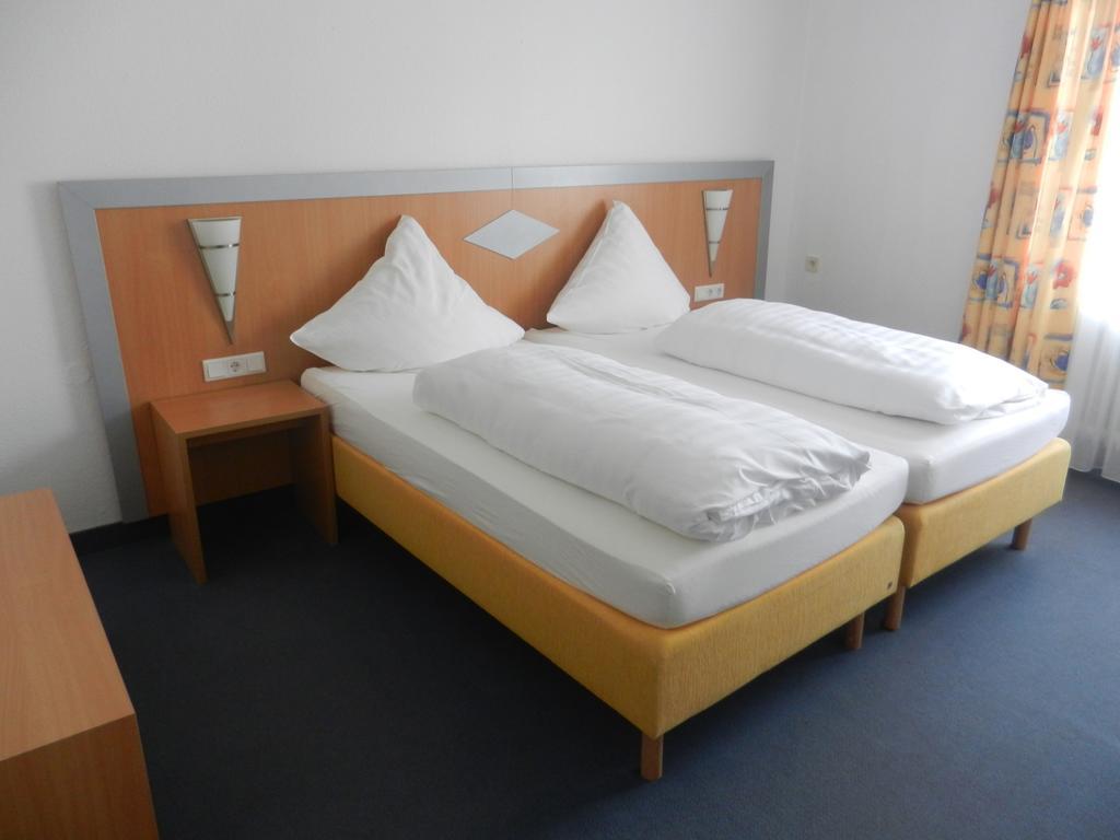 Hotel Gasthof Herderich シュリュッセルフェルト 部屋 写真