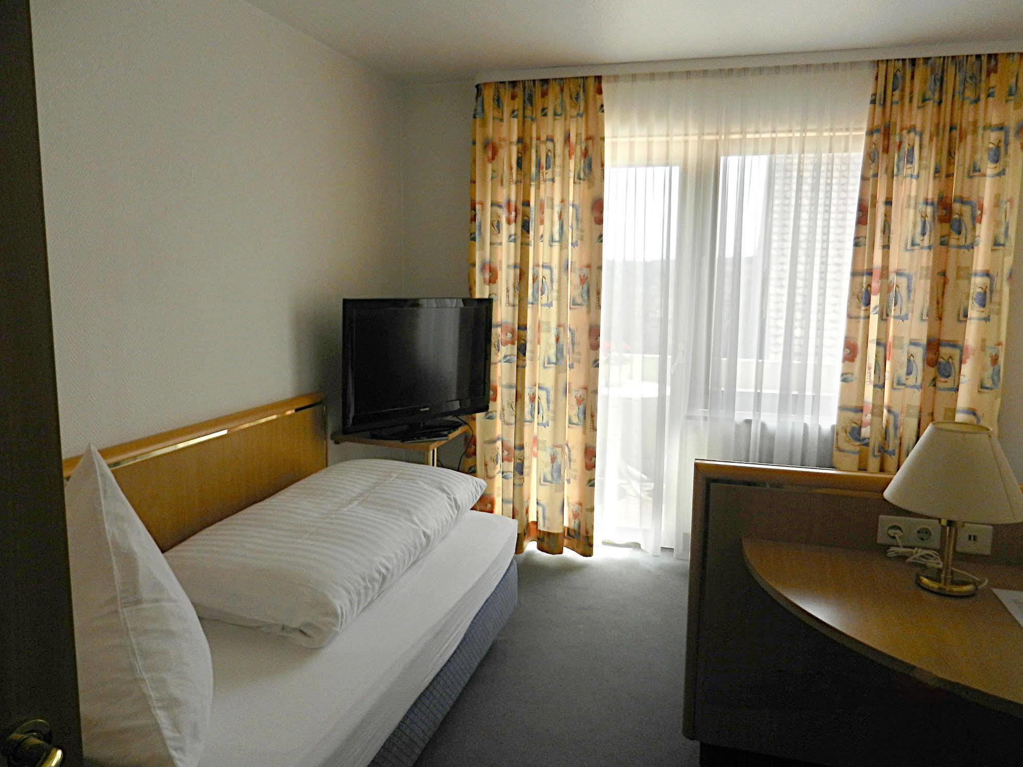 Hotel Gasthof Herderich シュリュッセルフェルト エクステリア 写真