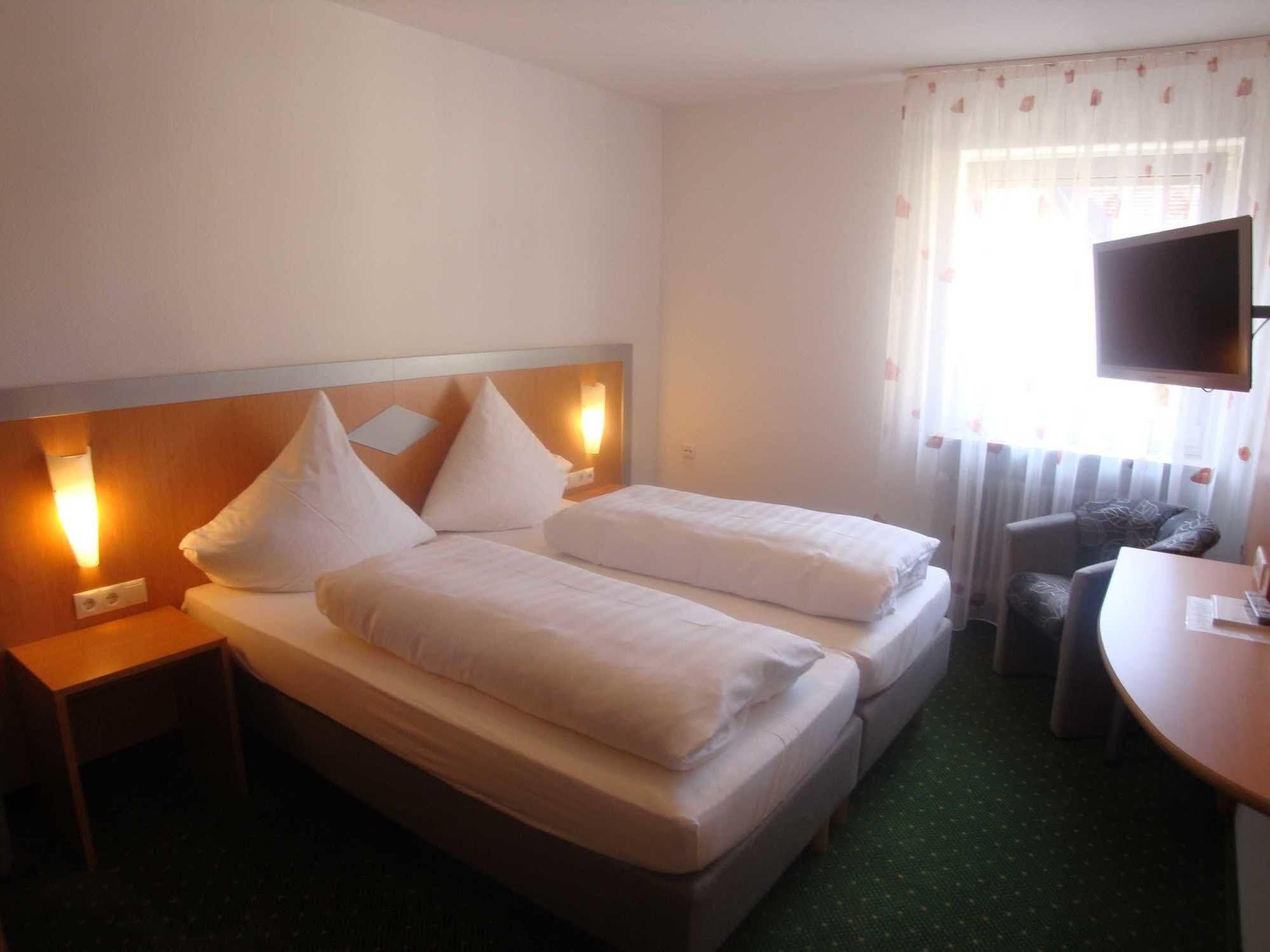 Hotel Gasthof Herderich シュリュッセルフェルト エクステリア 写真