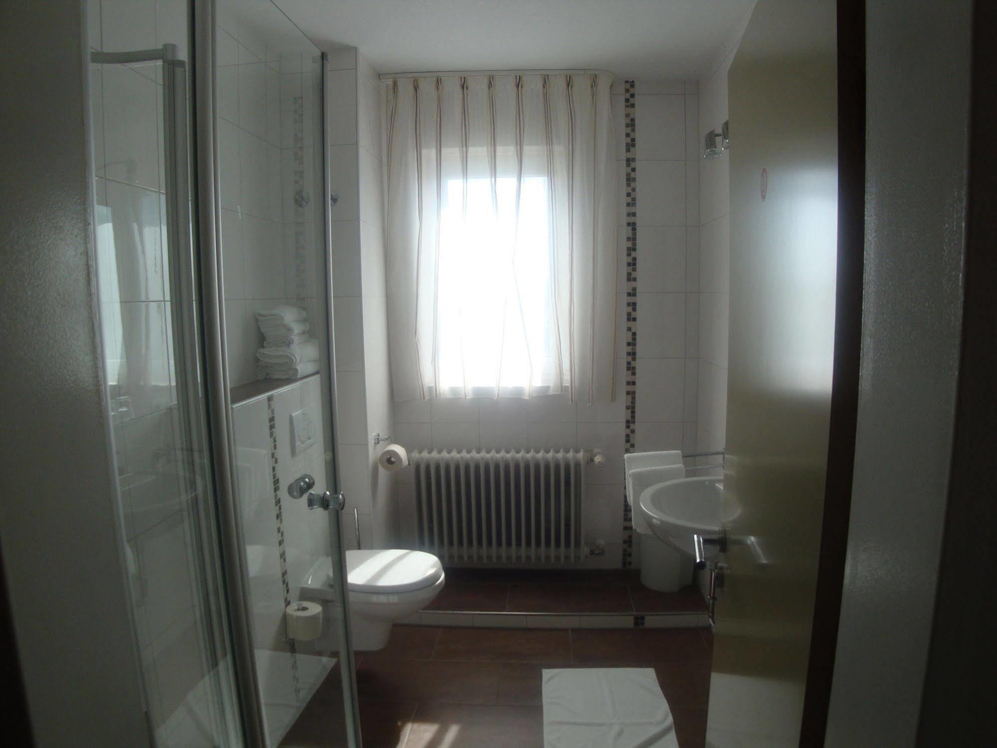 Hotel Gasthof Herderich シュリュッセルフェルト エクステリア 写真