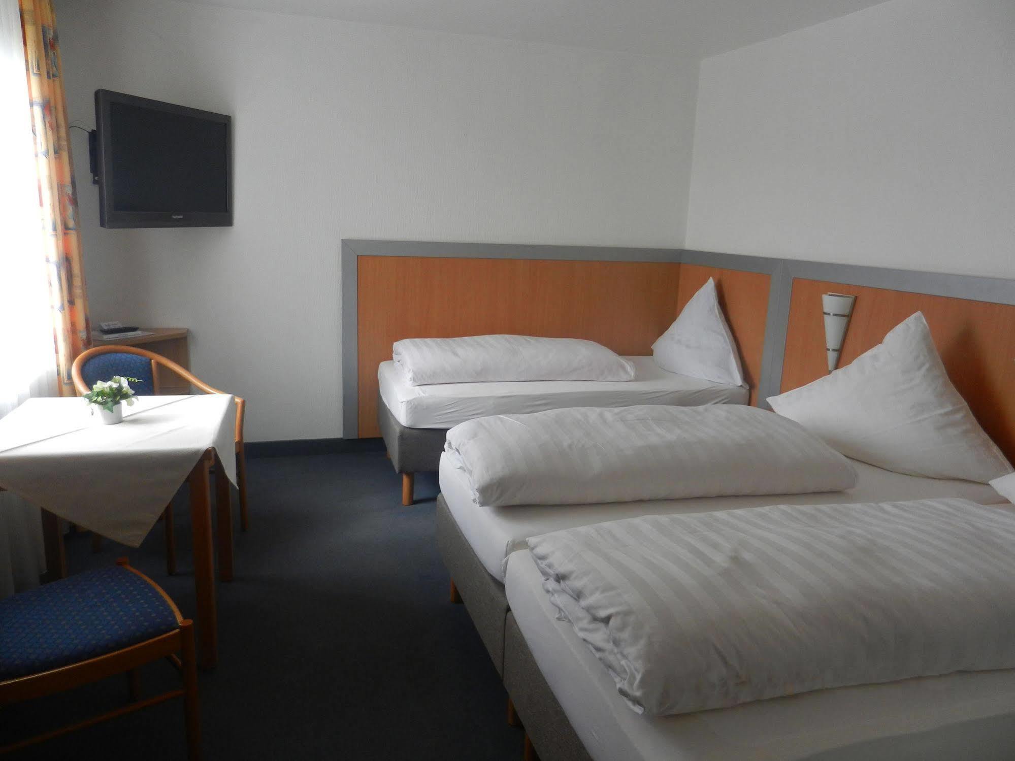 Hotel Gasthof Herderich シュリュッセルフェルト エクステリア 写真
