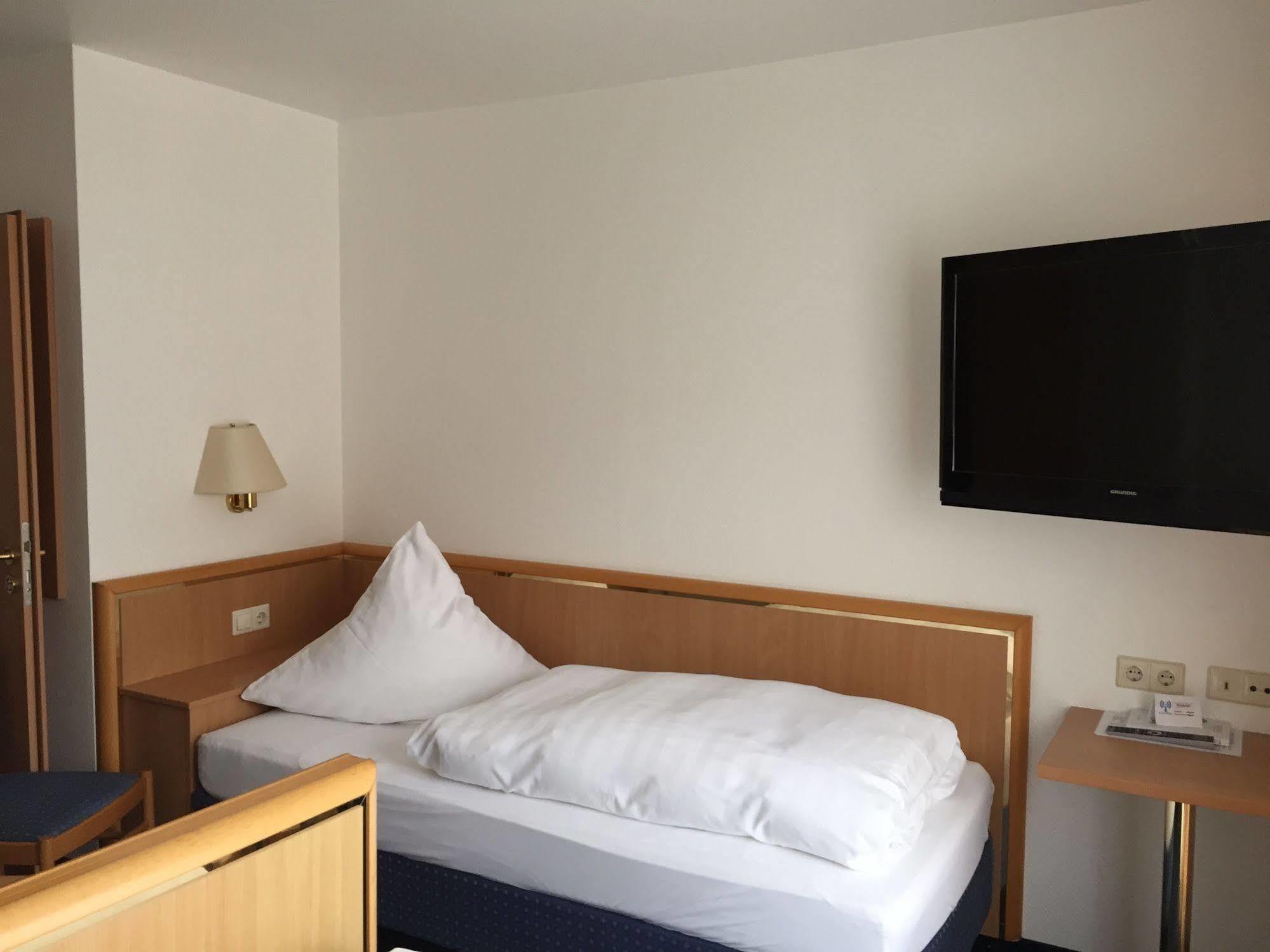 Hotel Gasthof Herderich シュリュッセルフェルト エクステリア 写真