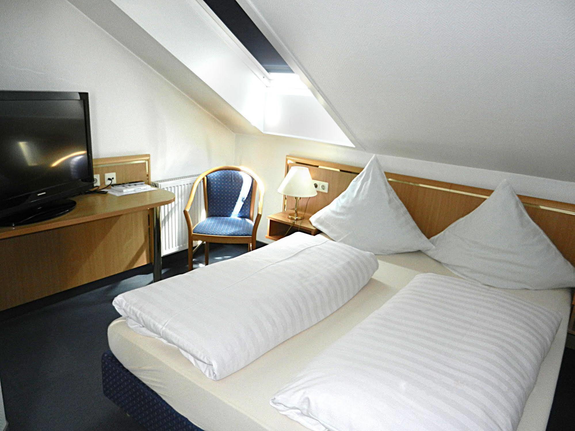 Hotel Gasthof Herderich シュリュッセルフェルト エクステリア 写真